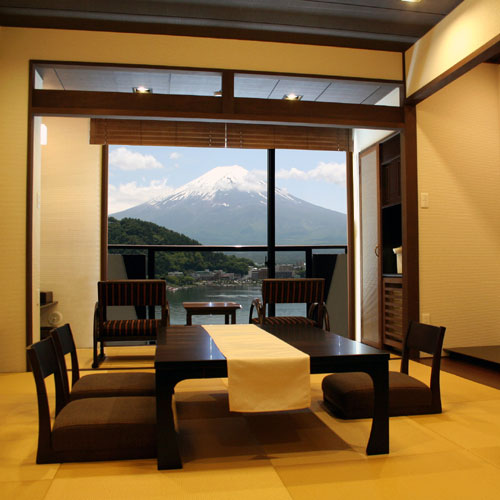 逆さ富士を望む湖畔の絶景宿　湖楽おんやど富士吟景
