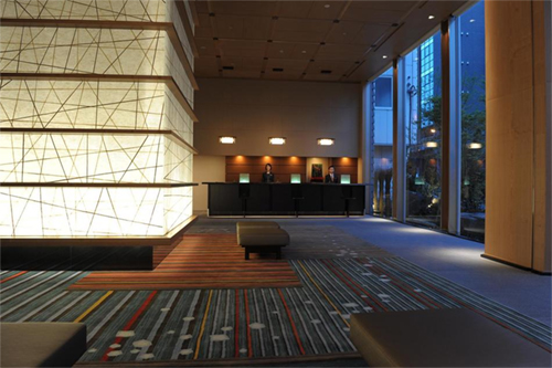 庭のホテル　東京