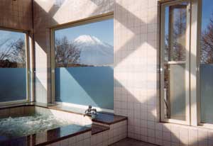 フォレストイン　チップマンク　湖畔の森の小さなお宿