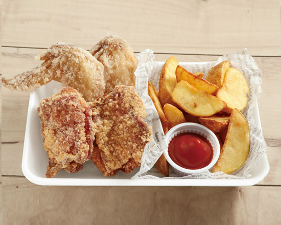 F-1125】スマイルセットSmile Set (Soy Sauce Flavored Fried Chicken 1 Piece, Salt & Soup Stock Flavored Fried Chicken 1 Piece, Fried Chicken Wings 2 piece, French Fries)