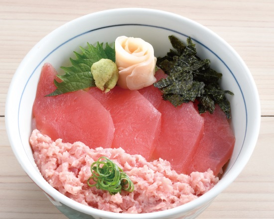まぐろたたきの赤鉄火丼 Minced Tuna Sushi Bowl