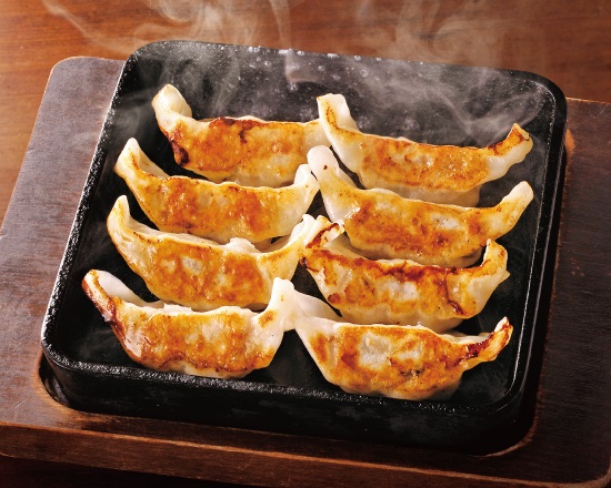 特製!!鉄鍋餃子Specially Made Iron Pot Dumplings