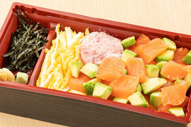 サーモンとアボカドちらし重